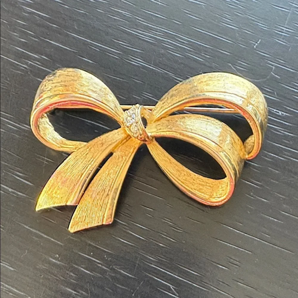 Elegant Vintage Avon Bow Brooch